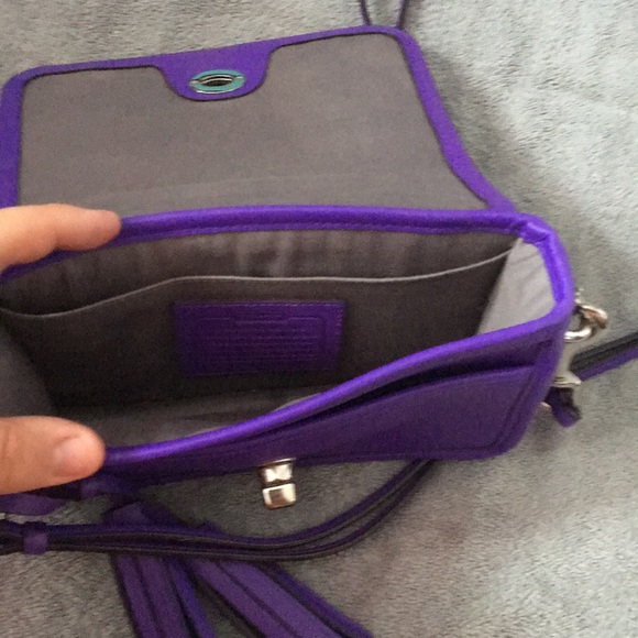 🚫SOLD🚫 Purple coach purse with detachable straps - Picture 4 of 4